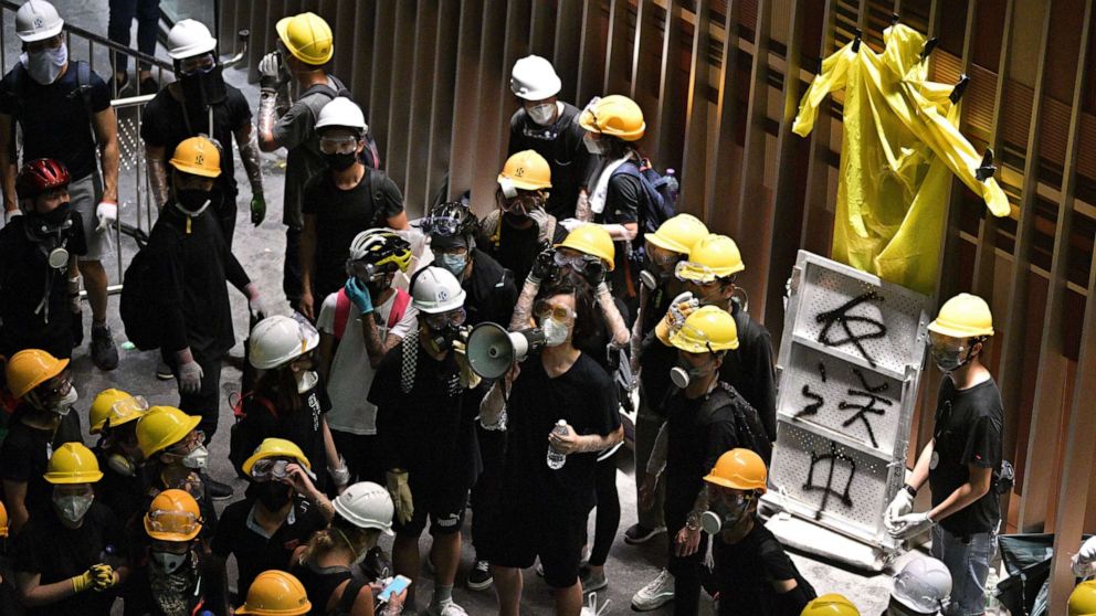 PHOTO: Protesters break into the government headquarters in Hong Kong on July 1, 2019.