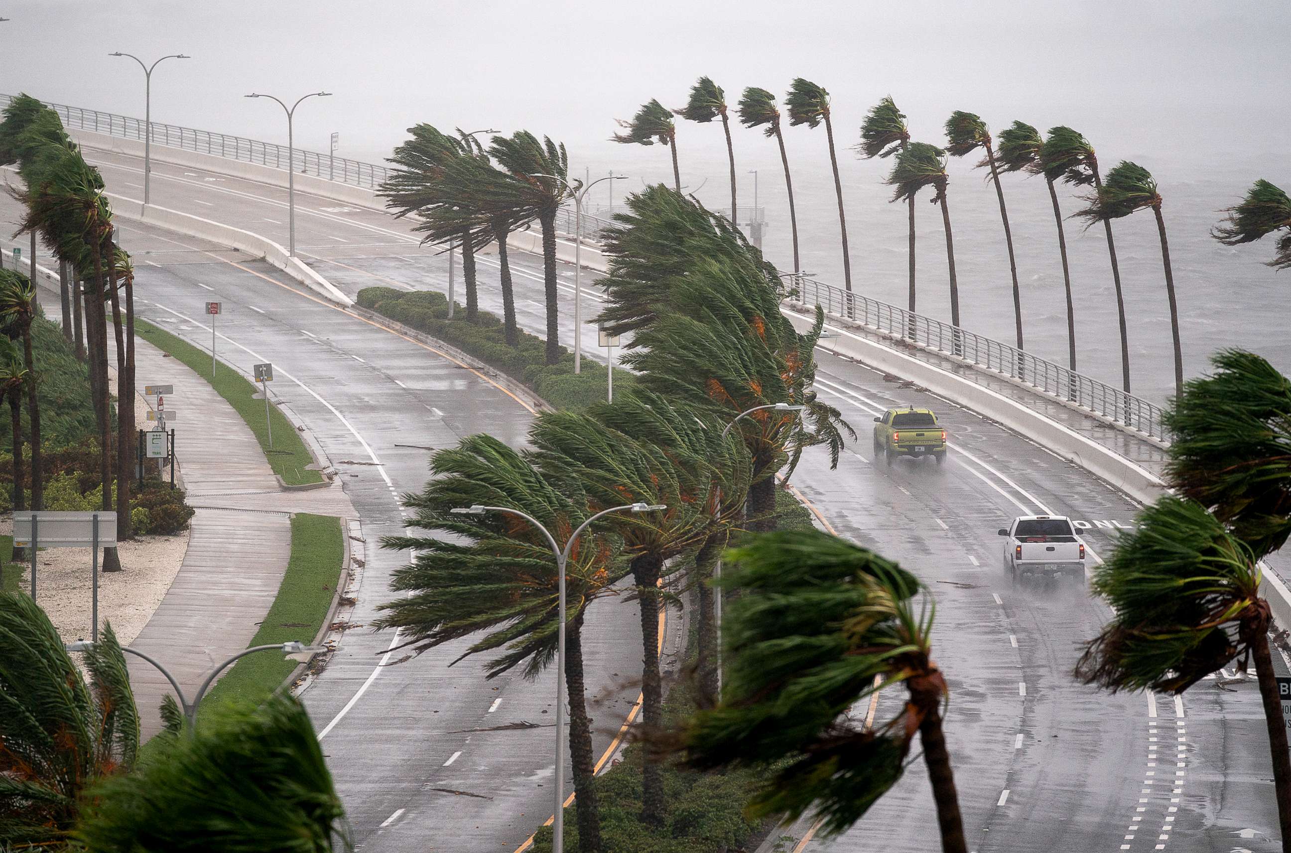 PHOTO: Motorists travel across the John Ringling Causeway as Hurricane Ian churns to the south in Sarasota, Fla., Sept. 28, 2022.