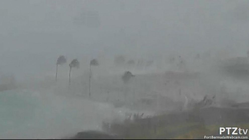 PHOTO: Hurricane Gonzalo makes landfall in Bermuda, Oct. 17, 2014 