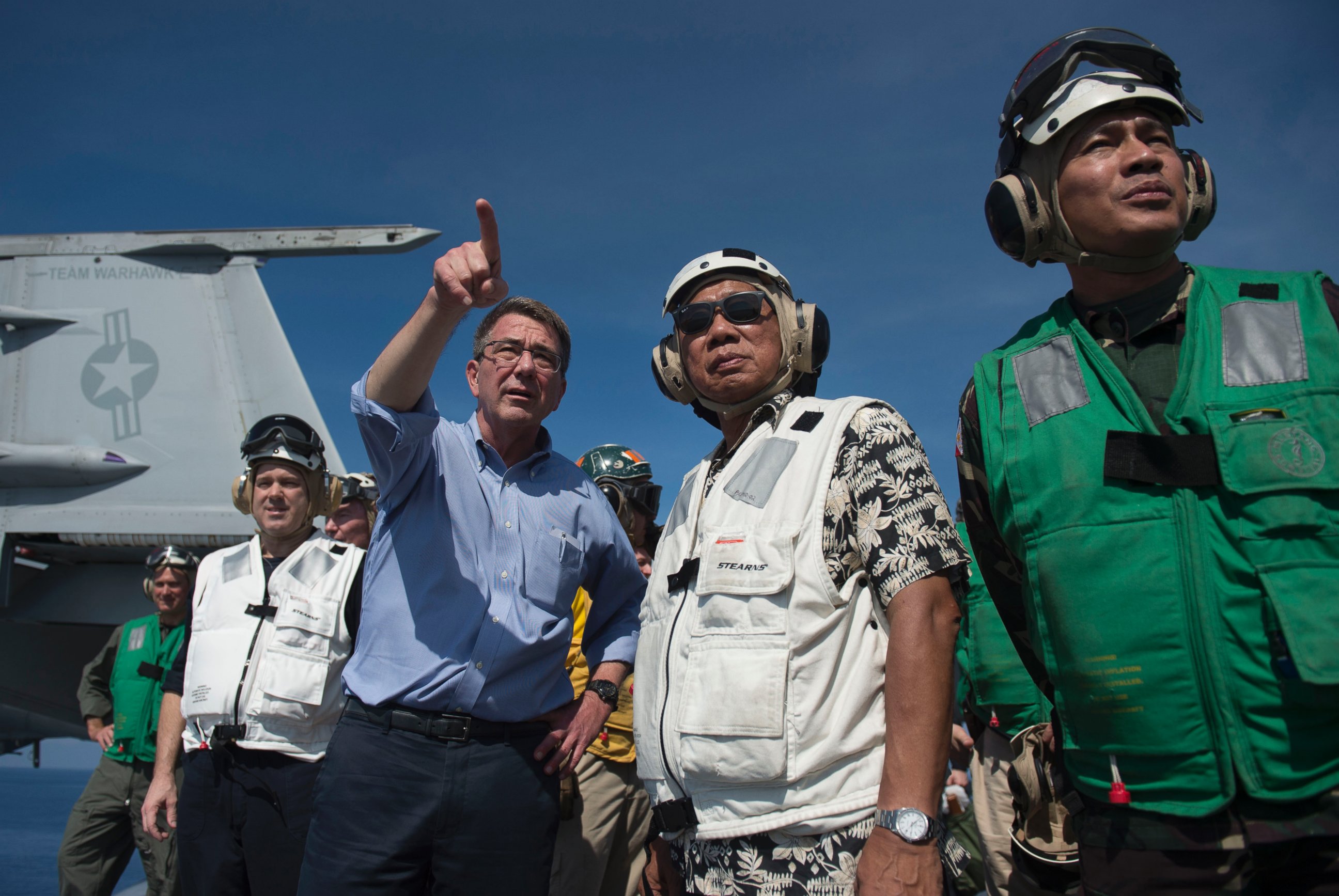 PHOTO: Secretary of Defense and Philippine Secretary of National Defense Voltaire Gazmin (second from right) tour the USS Stennis aircraft carrier as it sails the South China Sea  April 15, 2016.