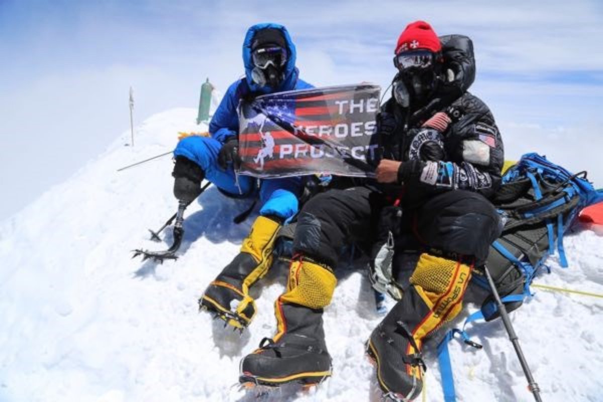 PHOTO: U.S. Marine Corps veteran Staff Sgt. Charlie Linville made history as the first ever combat-wounded amputee to reach the summit of Mount Everest.
