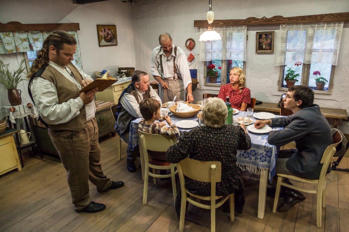 PHOTO: Czech TV show takes family back in time to live under Nazi control.