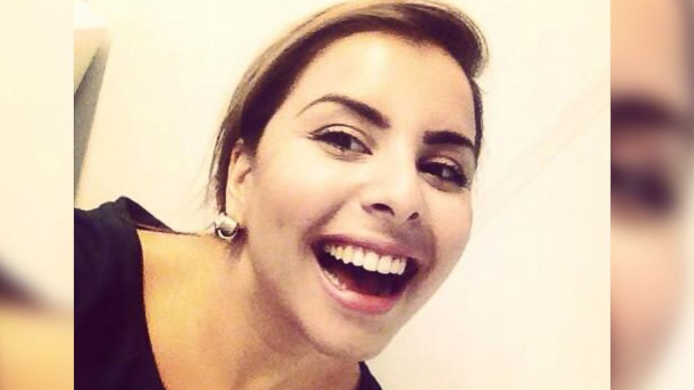 Esra Kansu posted this image to her Twitter account on July 30, 2014 with the text, "I'm a Turkish girl, 26 years old, and I can't do anything but Smile!!"