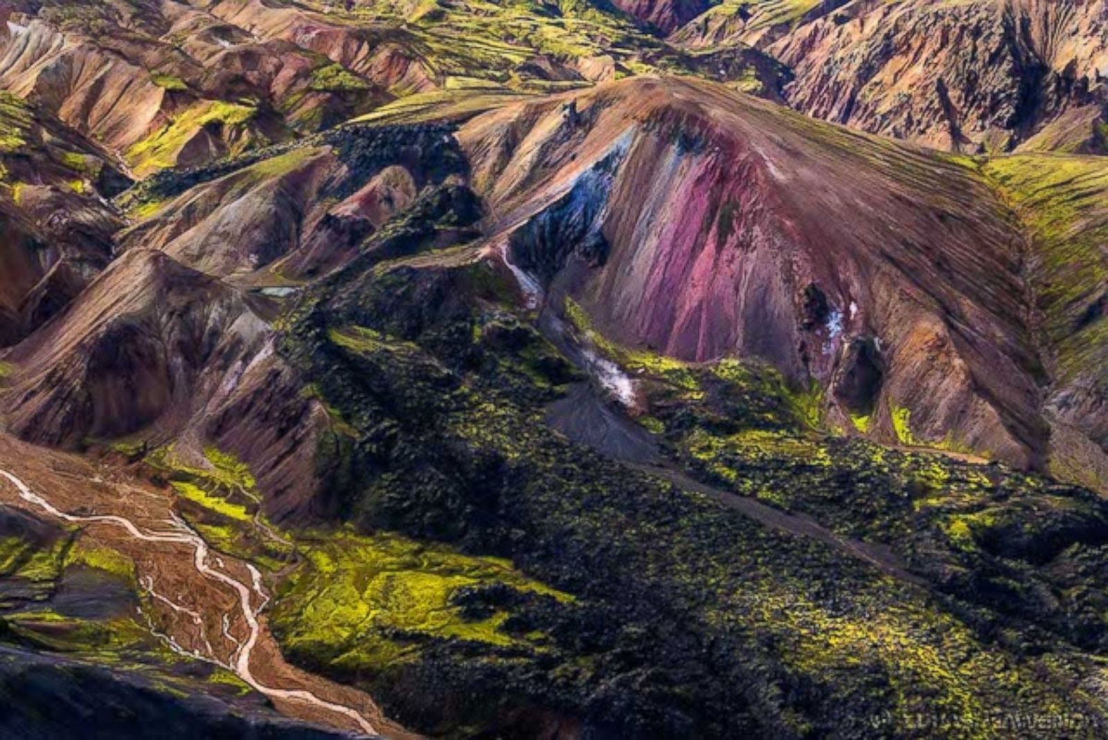 Цветные горы Ландманналаугар в Исландии на карте Исландии
