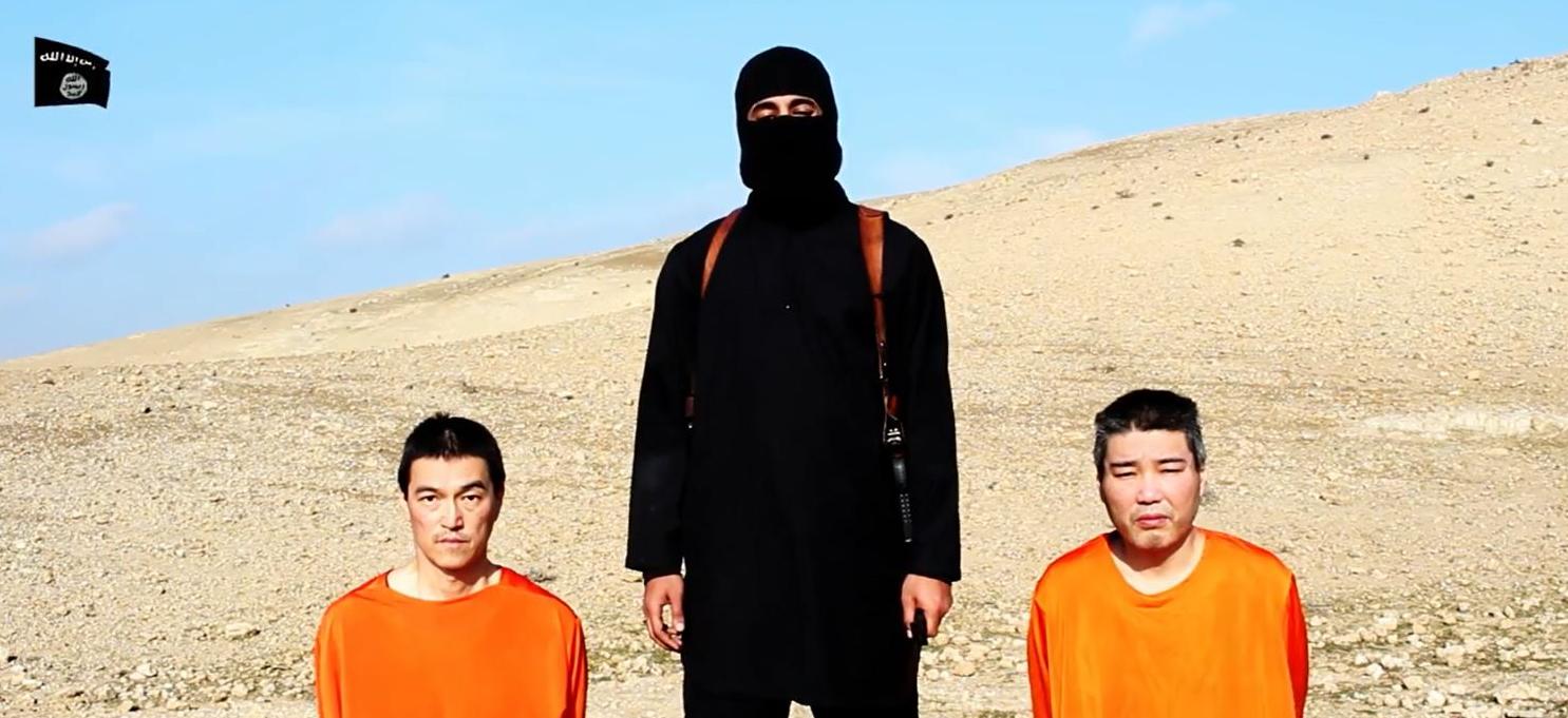 PHOTO: Japanese citizens Kenji Goto Jogo, left, and Haruna Yakawa, right, appear with the man dubbed "Jihadi John," center, in a video released by ISIS on Jan. 19, 2015.