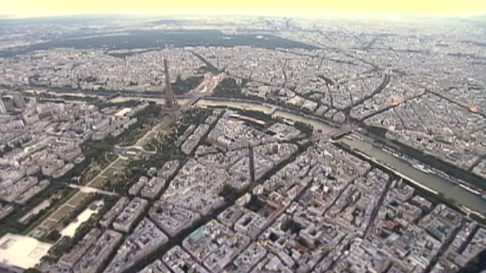 PHOTO: French authorities are on alert after drones were spotted over major Paris landmarks during the last two nights.