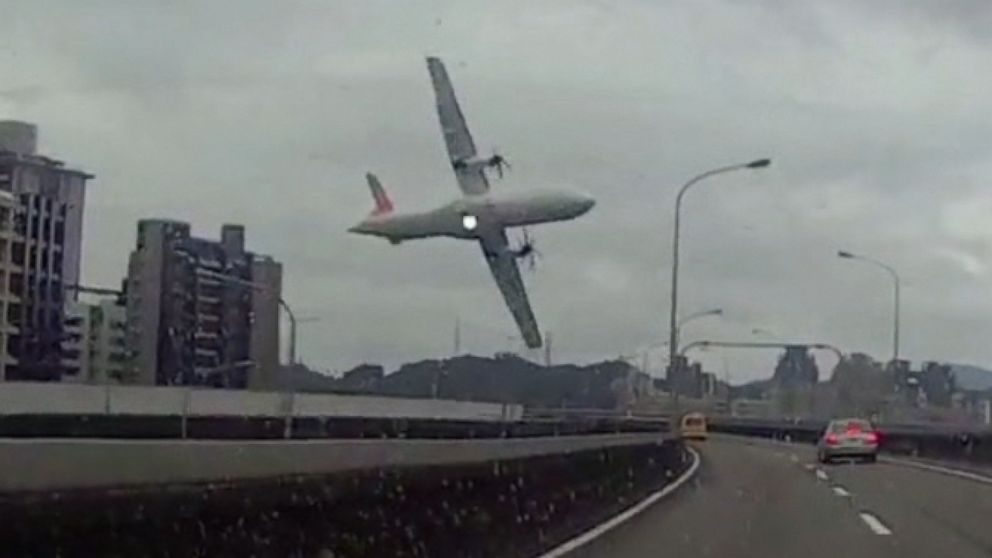 PHOTO: Dashcam footage shows a TransAsia Airways plane moments before it crashed in Taipei, Taiwan, Feb. 4, 2015.
