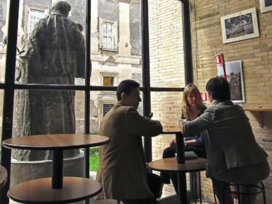 PHOTO: No hot food served here, but one can find excellent cappuccinos, pastries and sandwiches in this café, located in one of the Vatican courtyards.