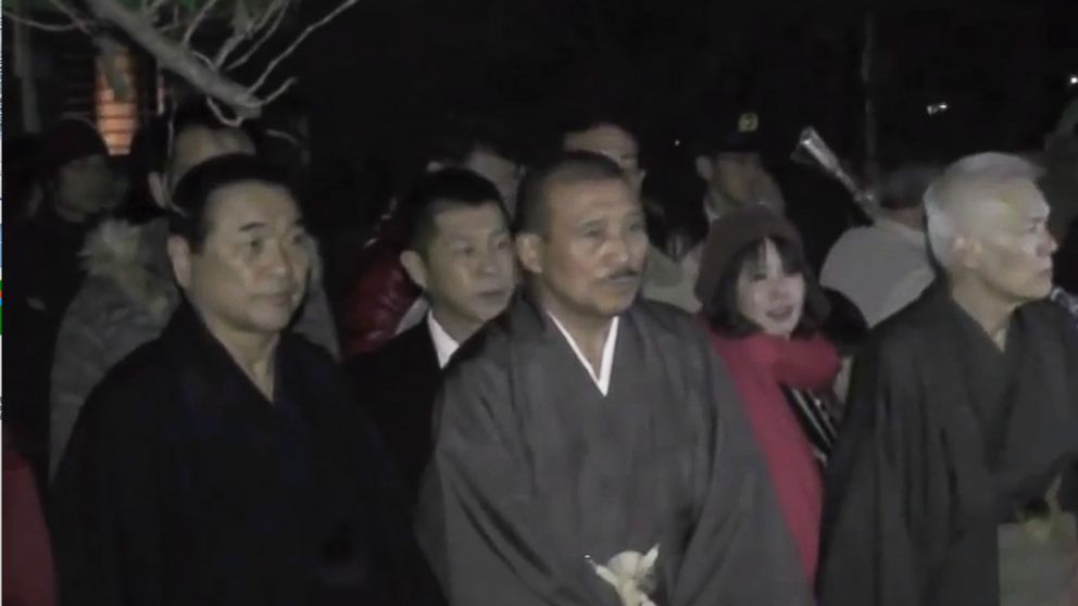 Yamaguchi-gumi members attend a shrine in the YouTube clip posted to the group's website.