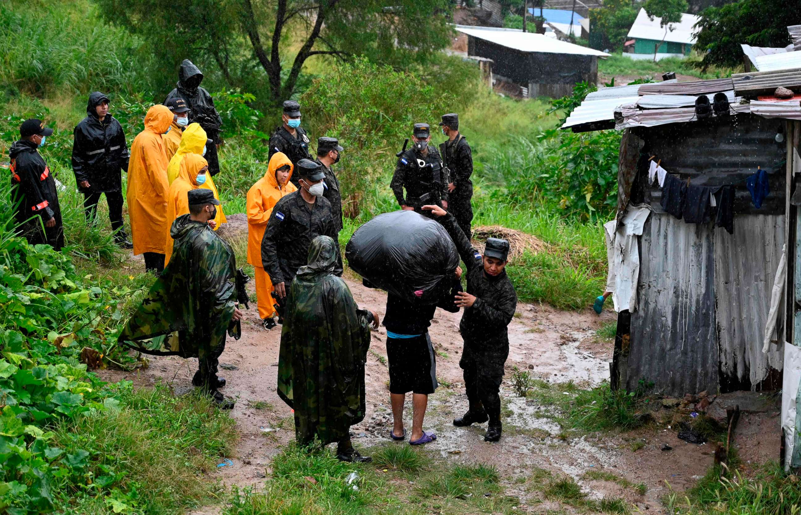 PHOTO: Soldiers, municipal police and municipality employees evacuate residents amid the arrival of Hurricane Iota, en Tegucigalpa, Honduras, Nov. 17, 2020.