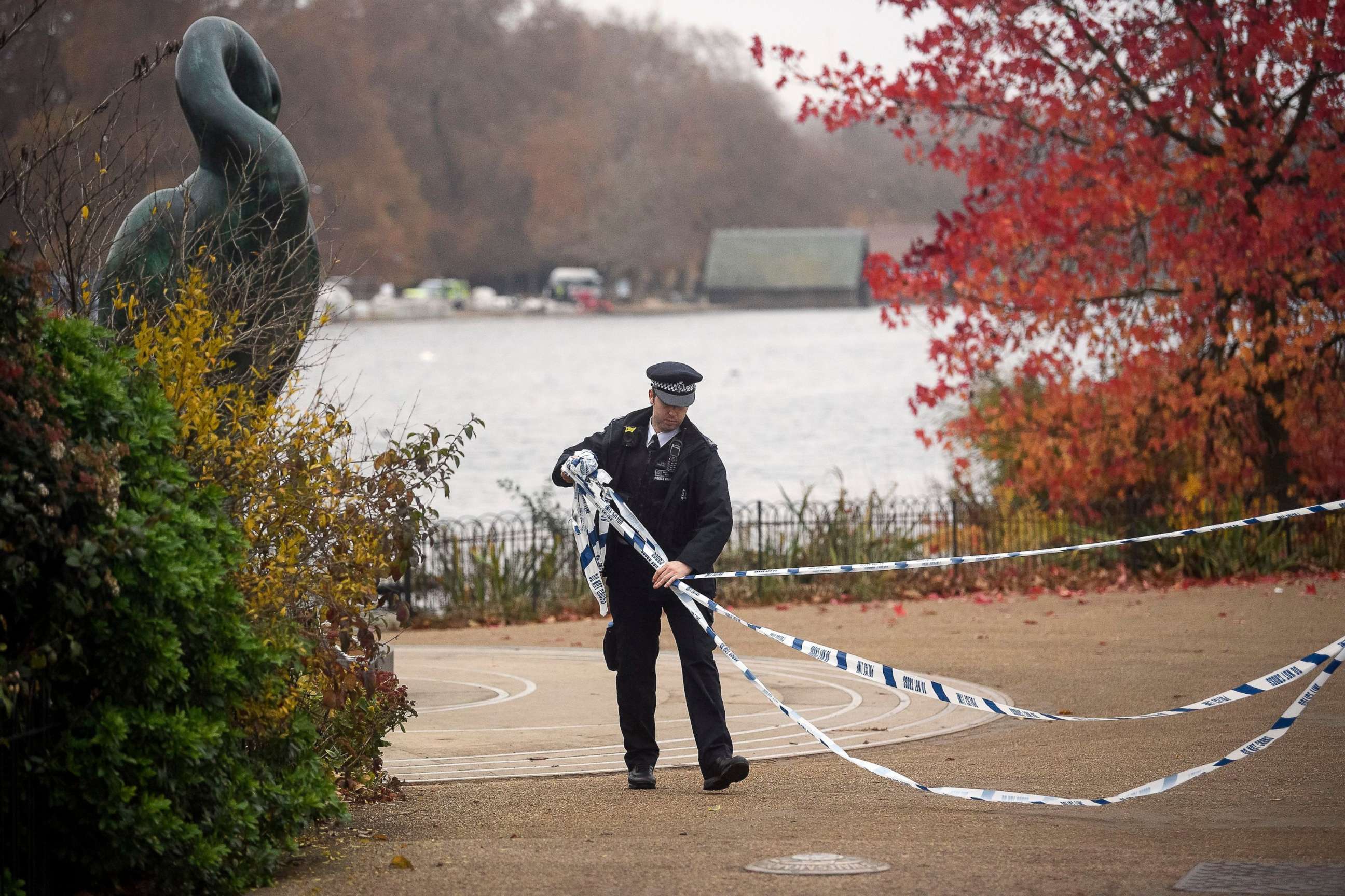 PHOTO: Police set up a cordon around the Serpentine Lake in Hyde Park in London following reports of the discovery of an object that could be unexploded ordnance, Nov. 16, 2018.