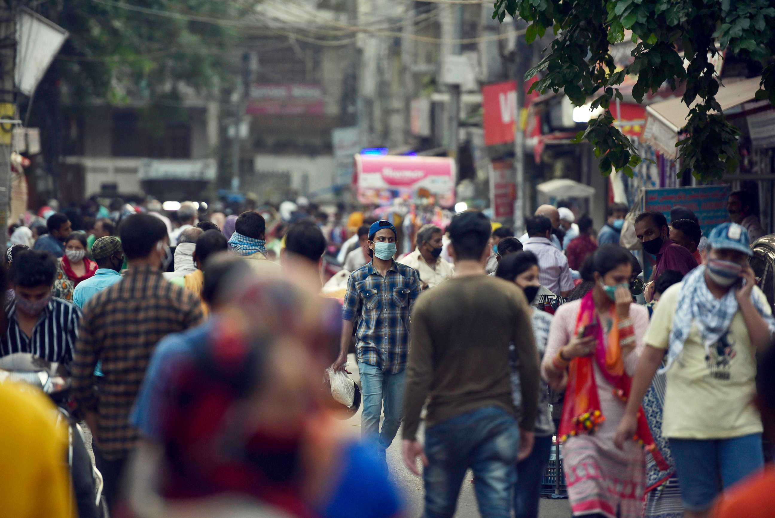 PHOTO: Shoppers crowd the marketplace during Mangal Bazar at Bhogal in New Delhi, India, Sept. 15, 2020. 