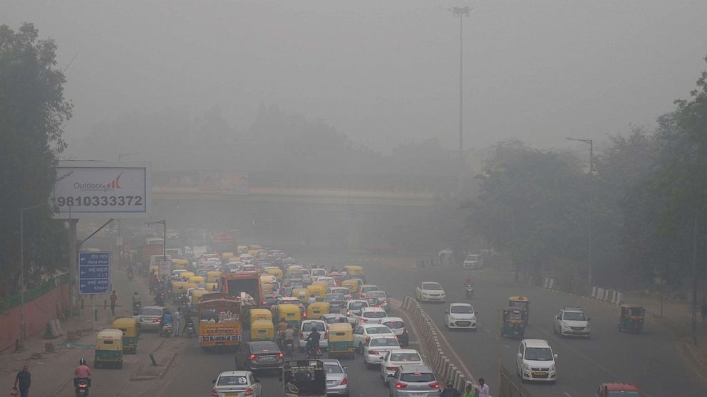 PHOTO: Vehicles wait for a signal at a crossing as the city enveloped in smog in New Delhi, India, Nov. 3, 2019.