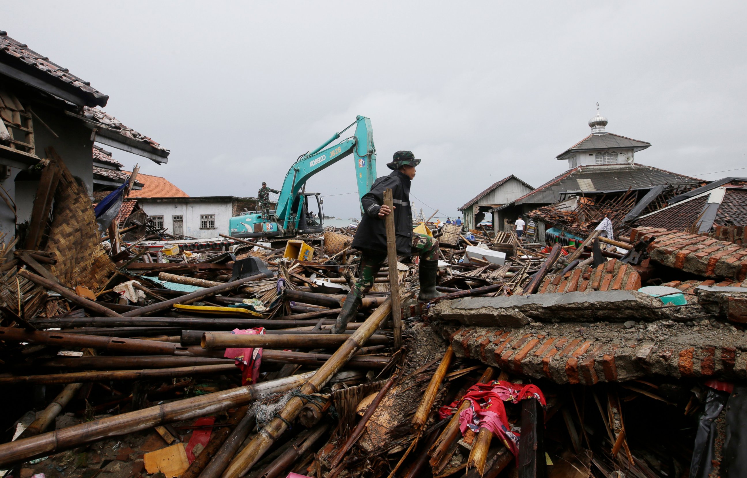 PHOTO: An Indonesian soldier searches for the tsunami victims in Sumur, Indonesia, Tuesday, Dec. 25, 2018.