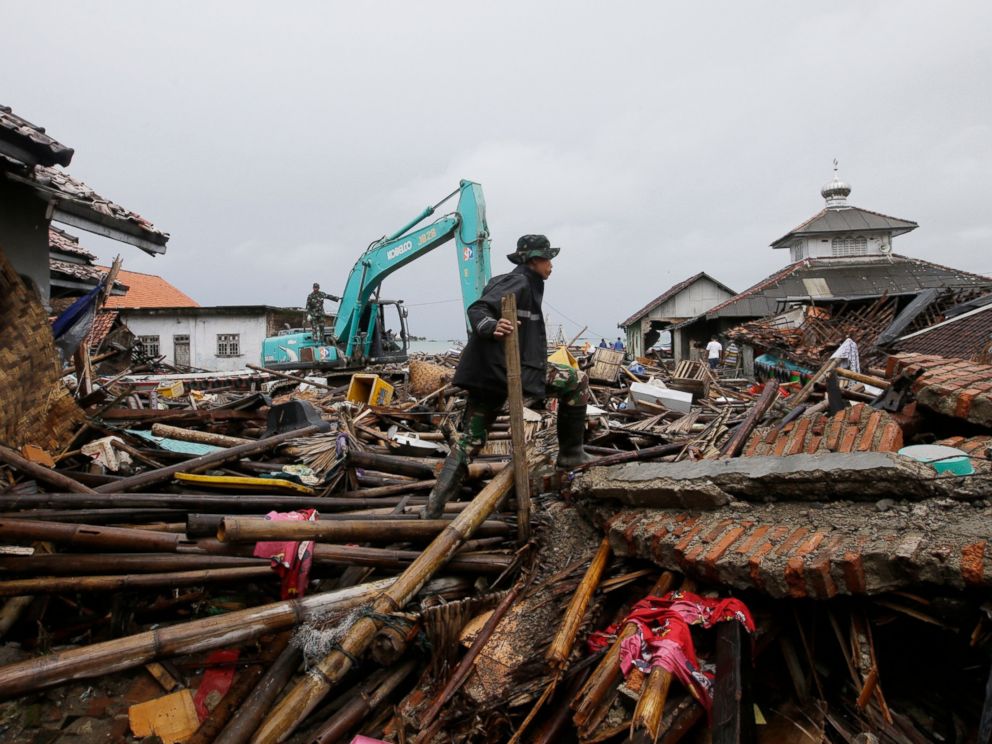 PHOTO: An Indonesian soldier searches for the tsunami victims in Sumur, Indonesia, Tuesday, Dec. 25, 2018.