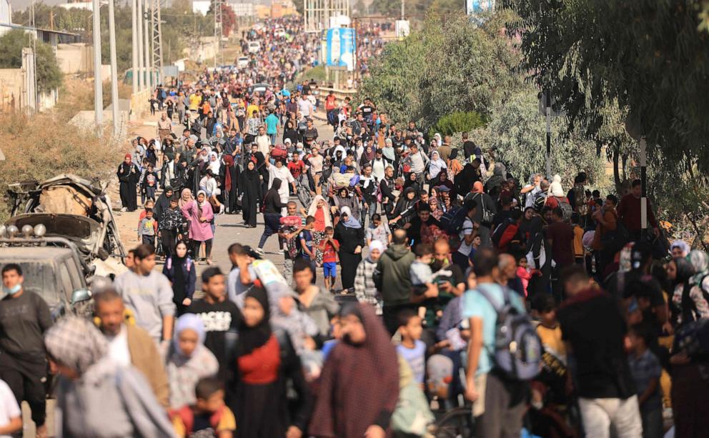 PHOTO: Palestinian families flee Gaza City and other parts of northern Gaza towards the southern areas, Nov. 9, 2023.