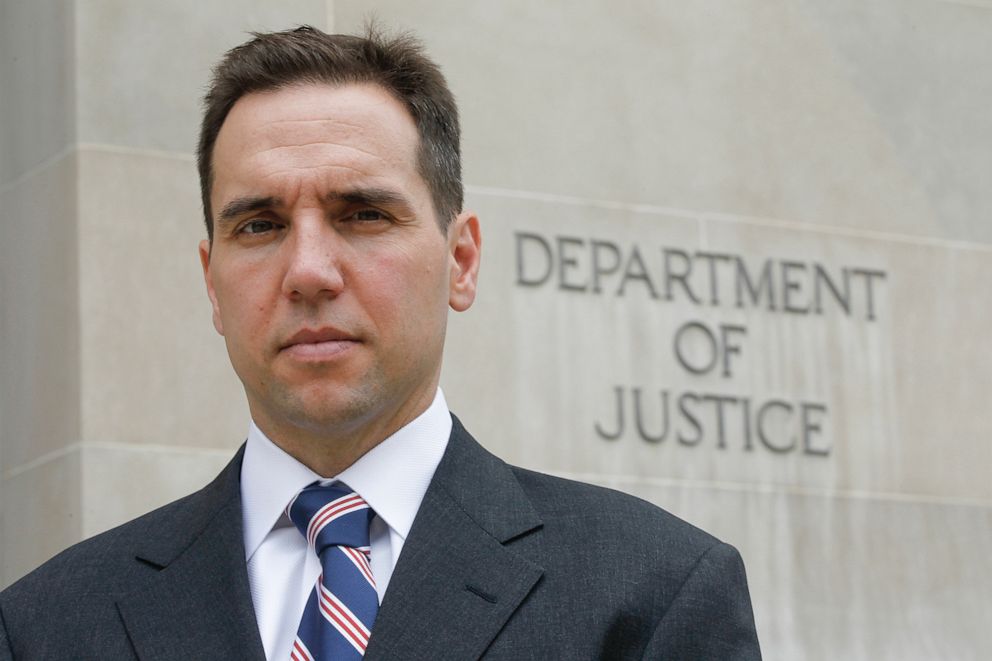 Foto: Jake Smith, Leiter der Abteilung für öffentliche Integrität des Justizministeriums, posiert am 24. August 2010 im Justizministerium in Washington für ein Foto.