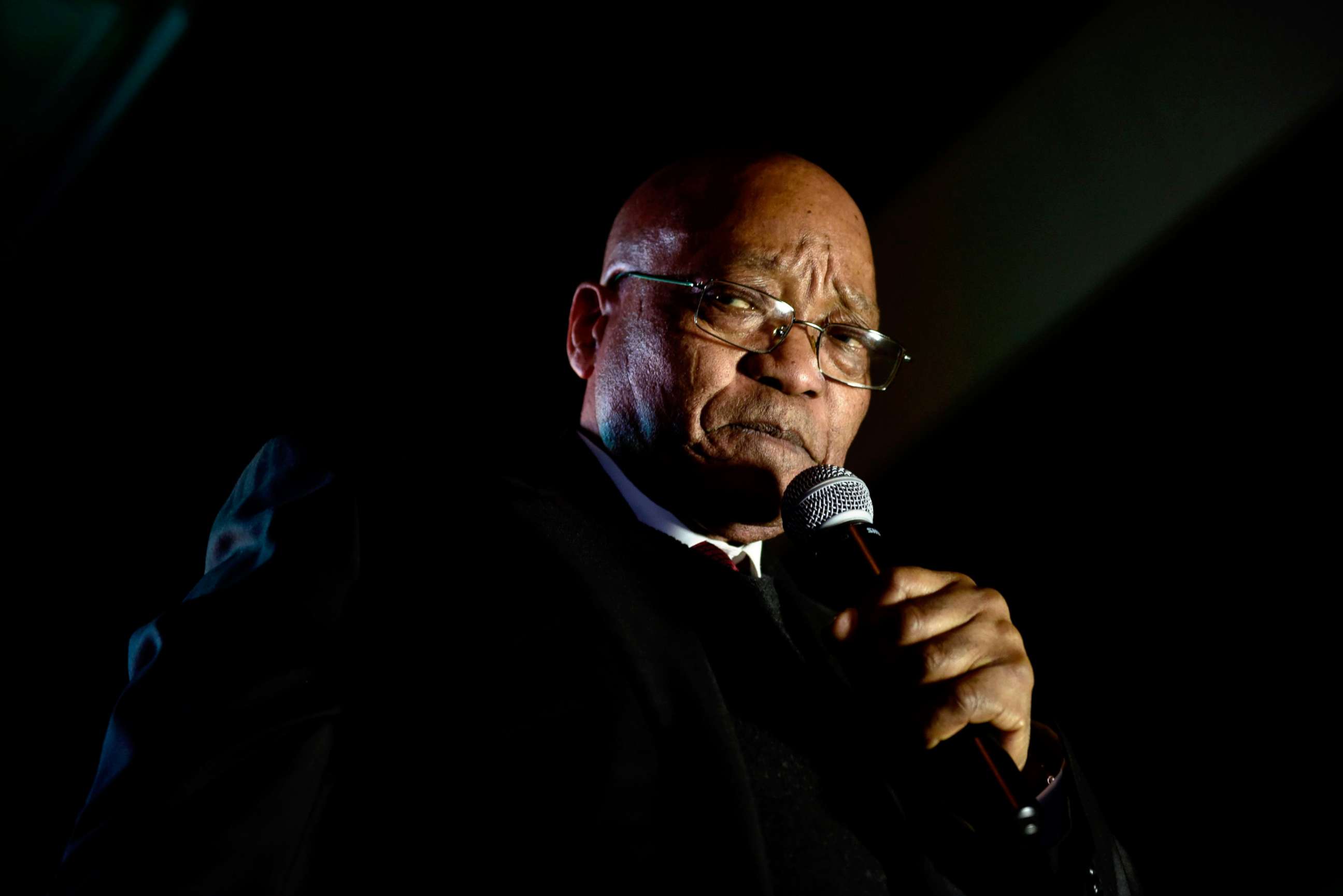 PHOTO: South African President Jacob Zuma gestures as he addresses supporters outside the South African Parliament in Cape Town, Aug. 8, 2017.