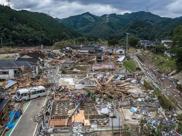japan-flood-01-gty-jt-