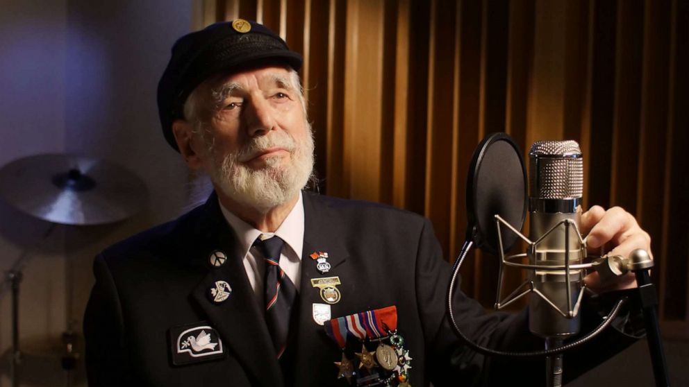 PHOTO: D-Day veteran tops charts with World War II tribute song