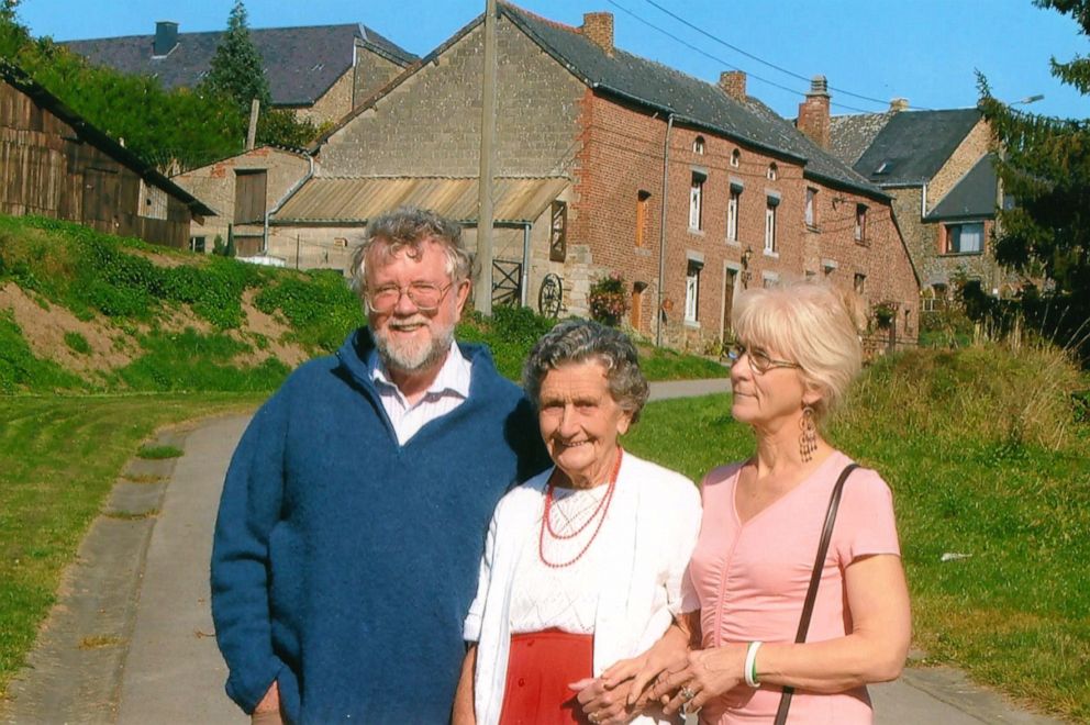 PHOTO: Jo Cameron, right, is pictured with her husband and her mother in this undated photo.