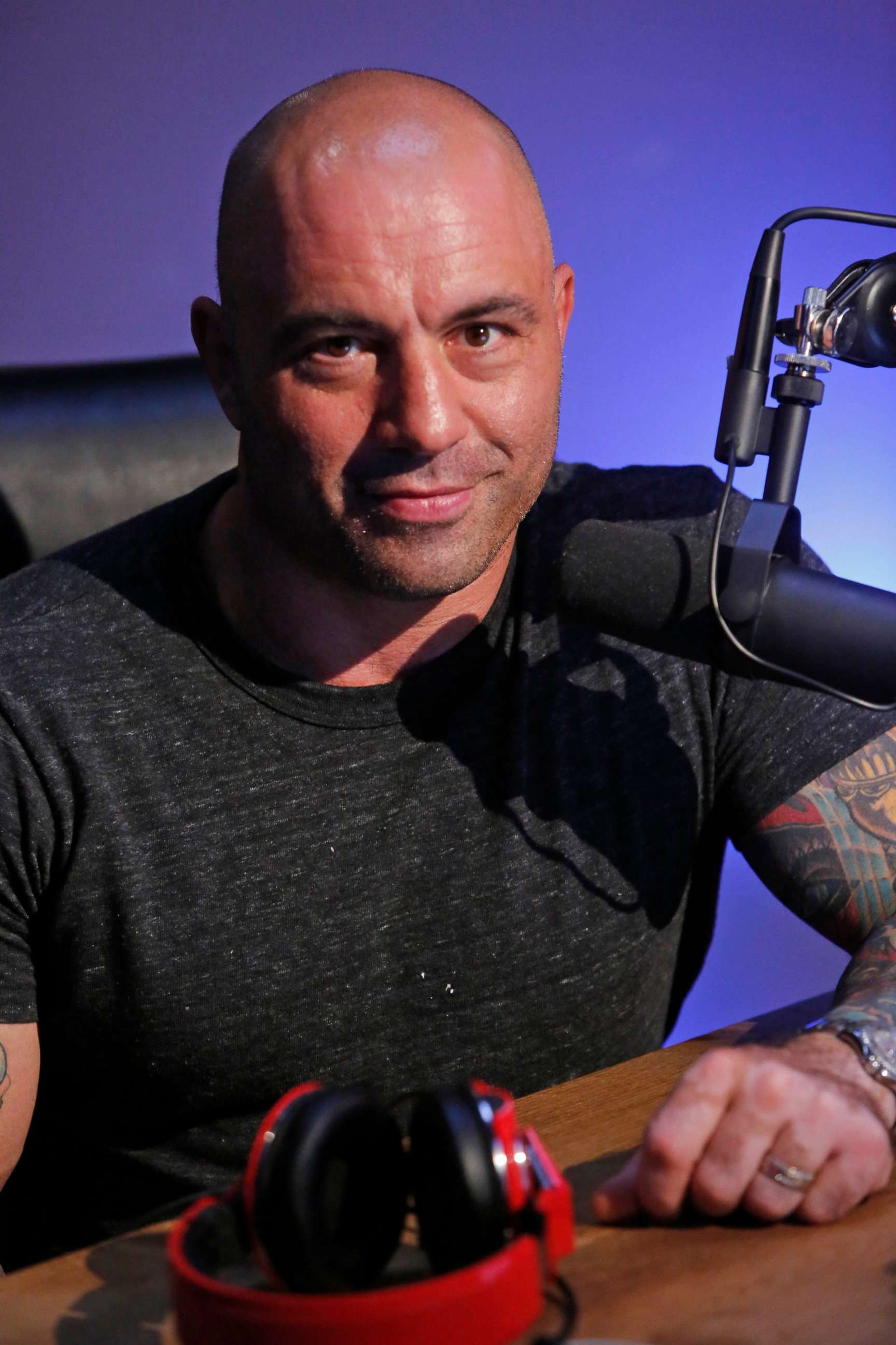 Joe Rogan se desculpa e Spotify terá aviso sobre Covid - Forbes Brasil