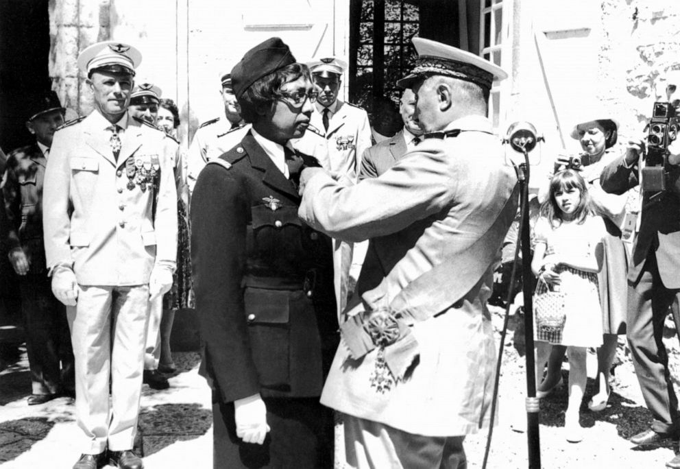 PHOTO: Josephine Baker receives the Legion of Honor and the Croix de Guerre, Aug. 19, 1961.