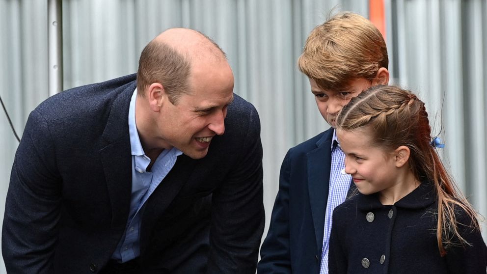 PHOTO: Prince William speaks to his children Prince George and Princess Charlotte during their visit to Cardiff Castle as part of the royal family's tour for Queen Elizabeth's Platinum Jubilee celebrations in Cardiff, Wales, June 4, 2022. 