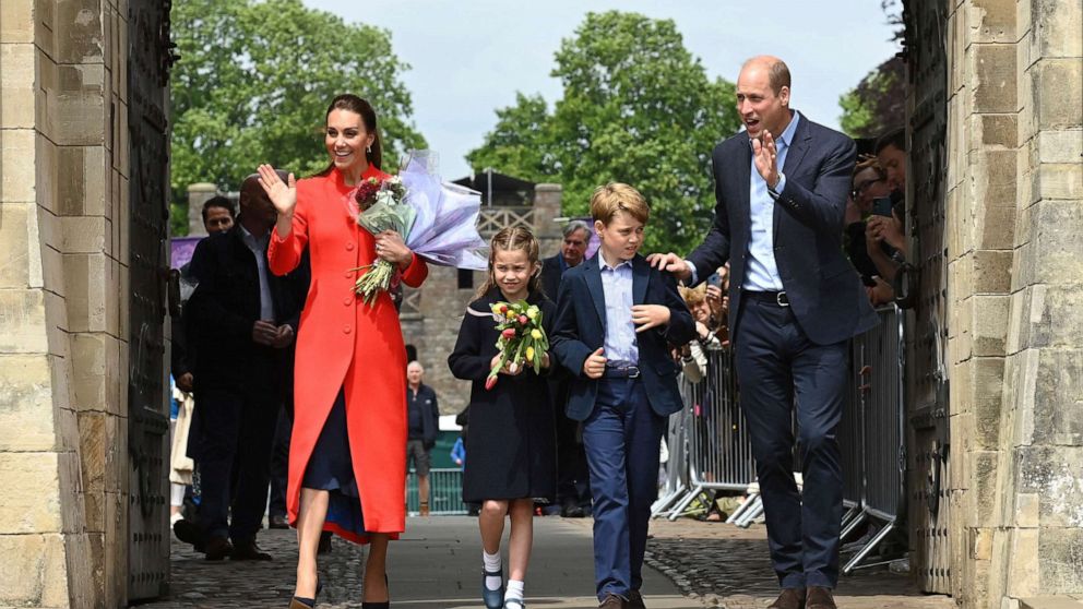 PHOTO: Kate, Duchess of Cambridge, Princess Charlotte, Prince George and Prince William during their visit to Cardiff Castle, June 4, 2022.