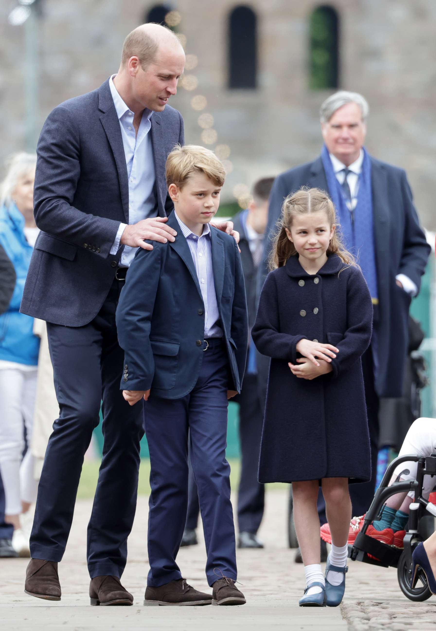 PHOTO: Prince William, Duke of Cambridge with Prince George of Cambridge and Princess Charlotte of Cambridge during a visit to Cardiff Castle, June 4, 2022, in Cardiff, Wales.