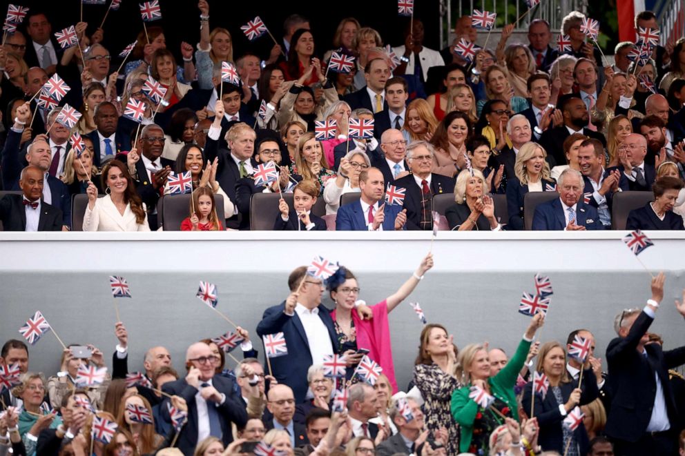PHOTO: Catherine, Duchess of Cambridge, Prince William, Prince Charles and Camilla, Prince George, Princess Charlotte watch the BBC Platinum Party at the Palace, as part of the Queen's Platinum Jubilee celebrations, in London, June 4, 2022.