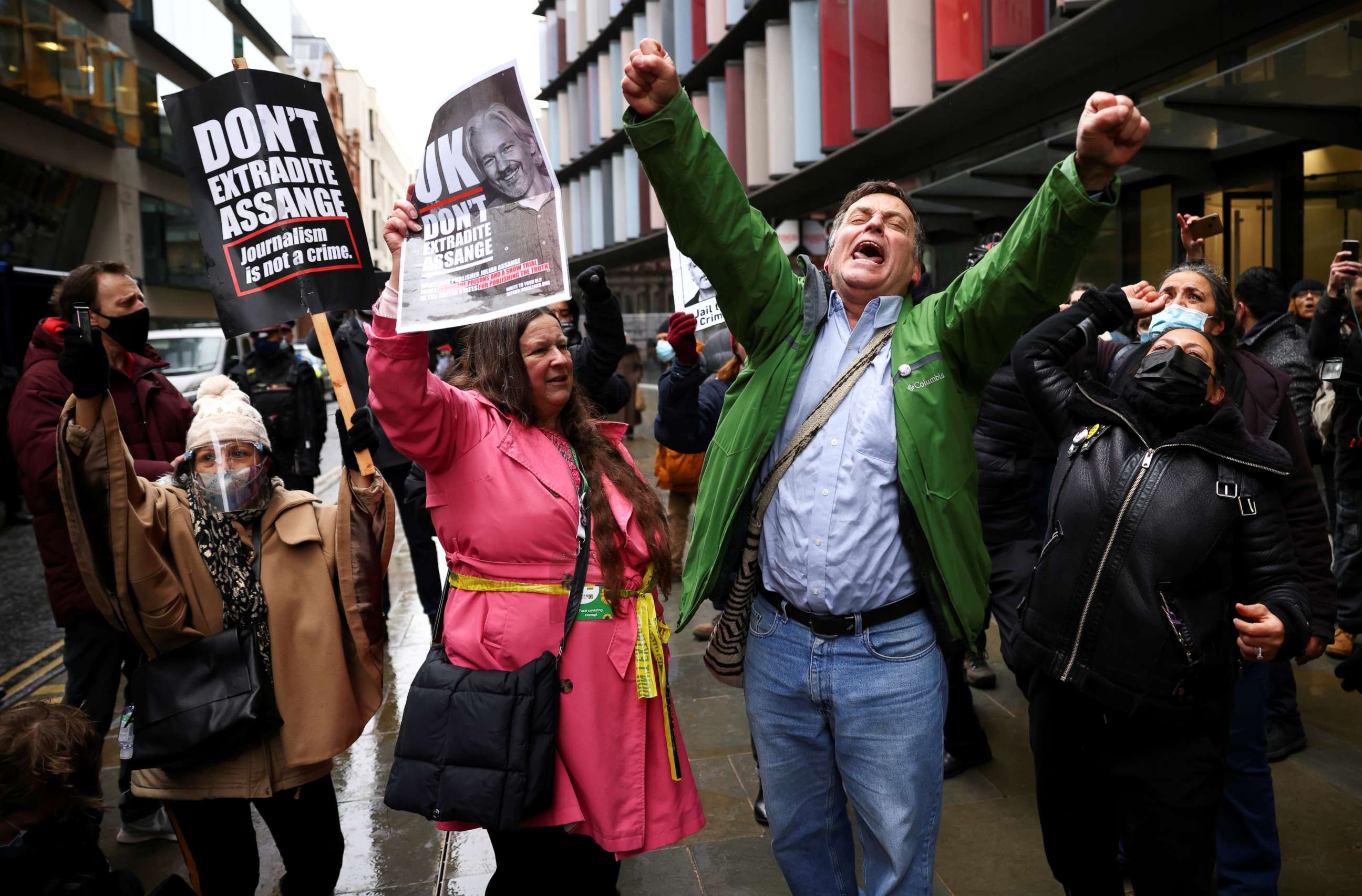 PHOTO: People celebrate the Central Criminal Court in London after a judge ruled that WikiLeaks founder Julian Assange should not be extradited to the United States, Jan. 4, 2021.