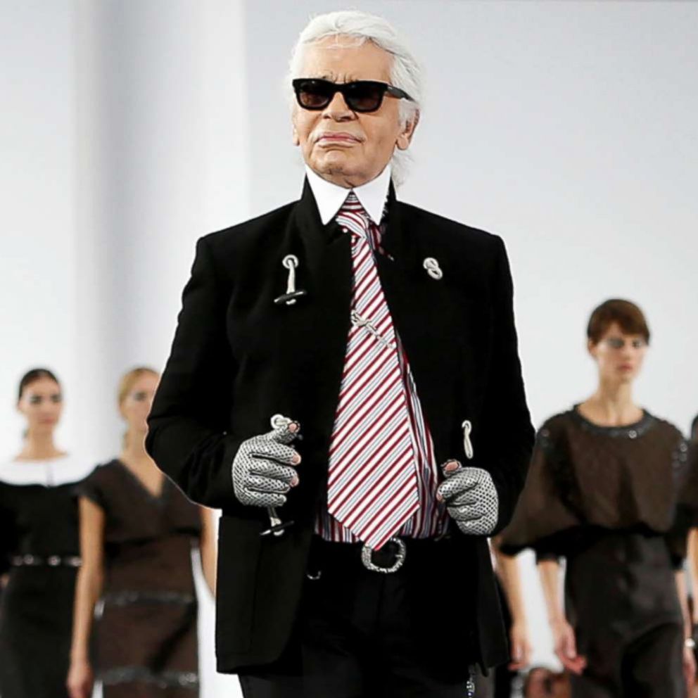 Transformer død kompression Longtime Chanel creative director Karl Lagerfeld dies in Paris - ABC News