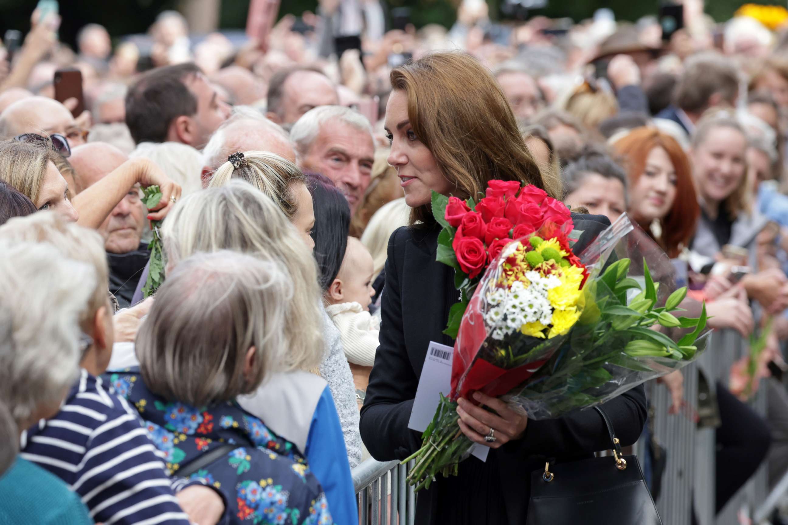 PHOTO: Catherine, Princess of Wales views floral tributes at Sandringham on Sept. 15, 2022 in King's Lynn, England.