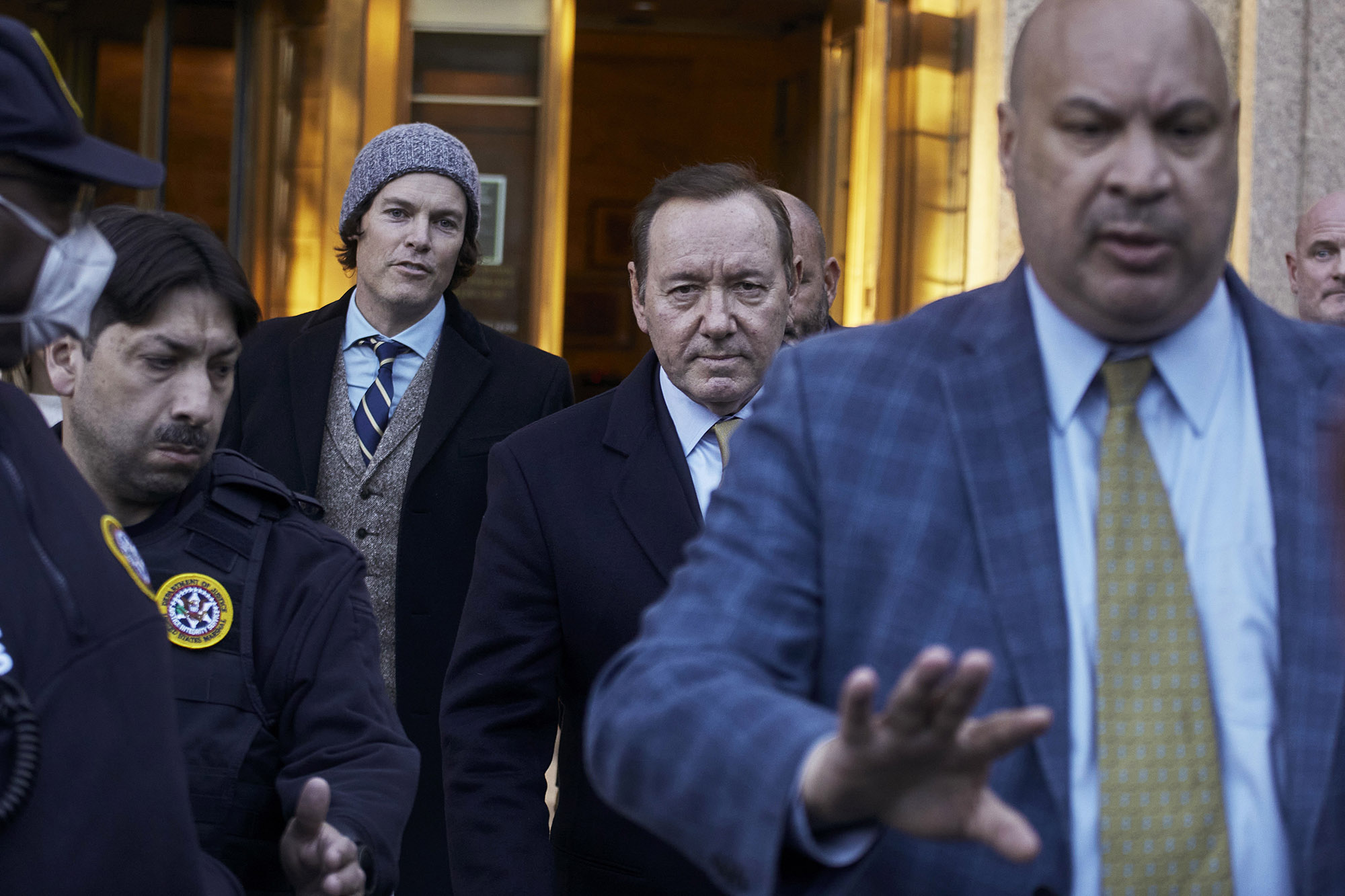 PHOTO: Kevin Spacey, center, leaves the Daniel Patrick Moynihan Court House in New York, Oct. 20, 2022.