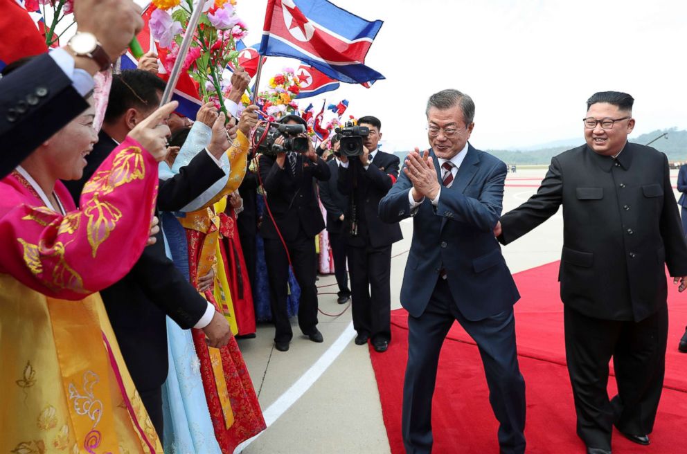 PHOTO: South Korean President Moon Jae-in, second from right, is greeted by North Koreans as North Korean leader Kim Jong Un, right, watches during a welcome ceremony at Sunan International Airport in Pyongyang, North Korea, Sept. 18, 2018.