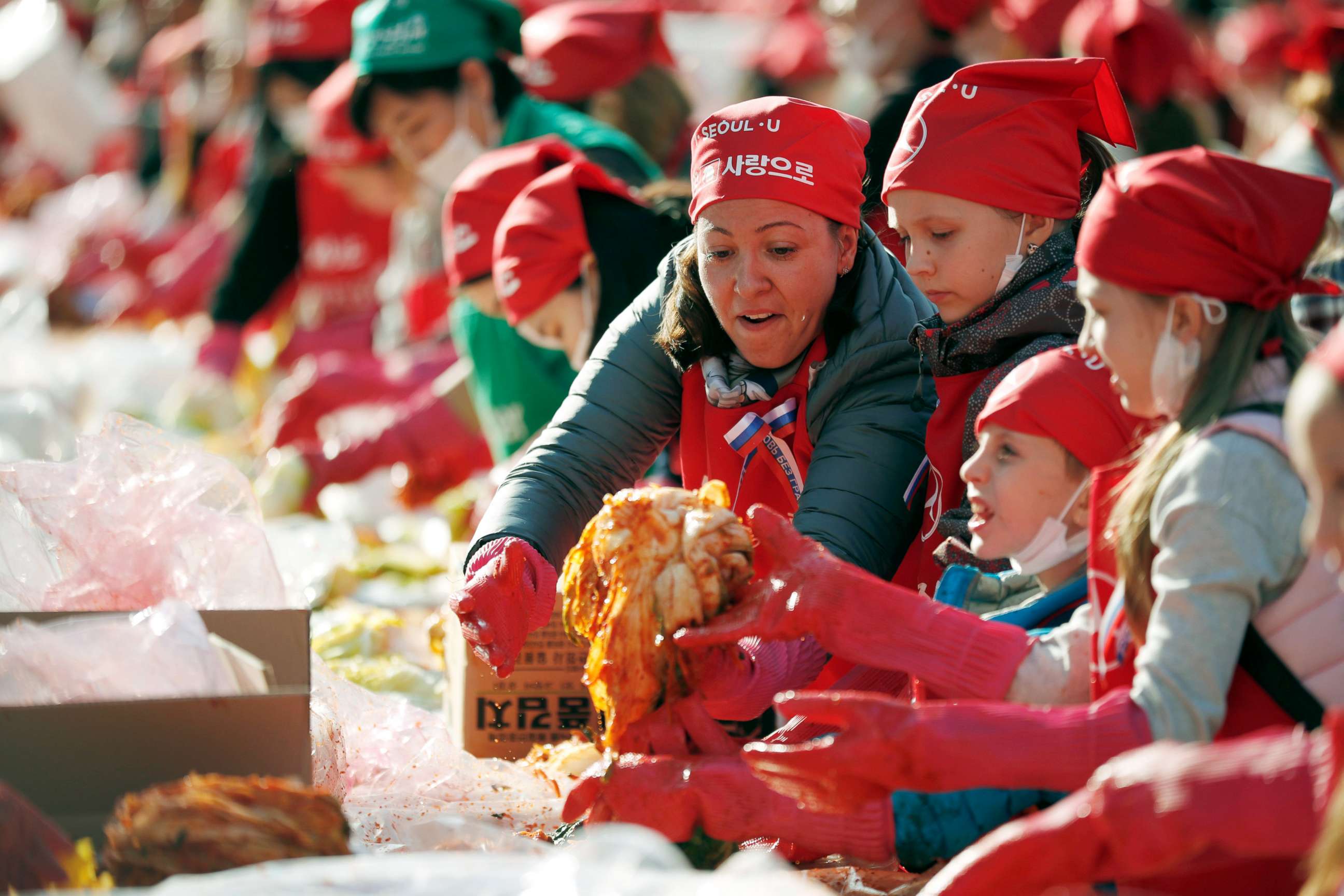 PHOTO: Foreign participants make traditional Korean side dish kimchi during the Seoul Kimchi Festival, Nov. 2, 2018.