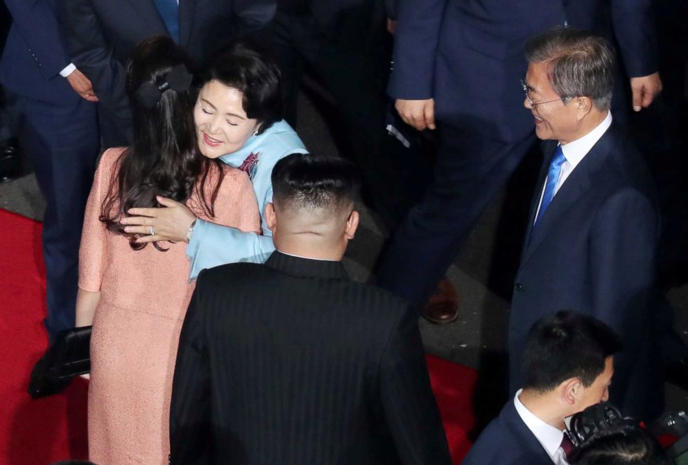 PHOTO: South Korean President Moon Jae-in, North Korean leader Kim Jong Un, Kim's wife Ri Sol Ju and Moon's wife Kim Jung-sook attend a farewell ceremony at the truce village of Panmunjom inside the demilitarized zone, South Korea, April 27, 2018.