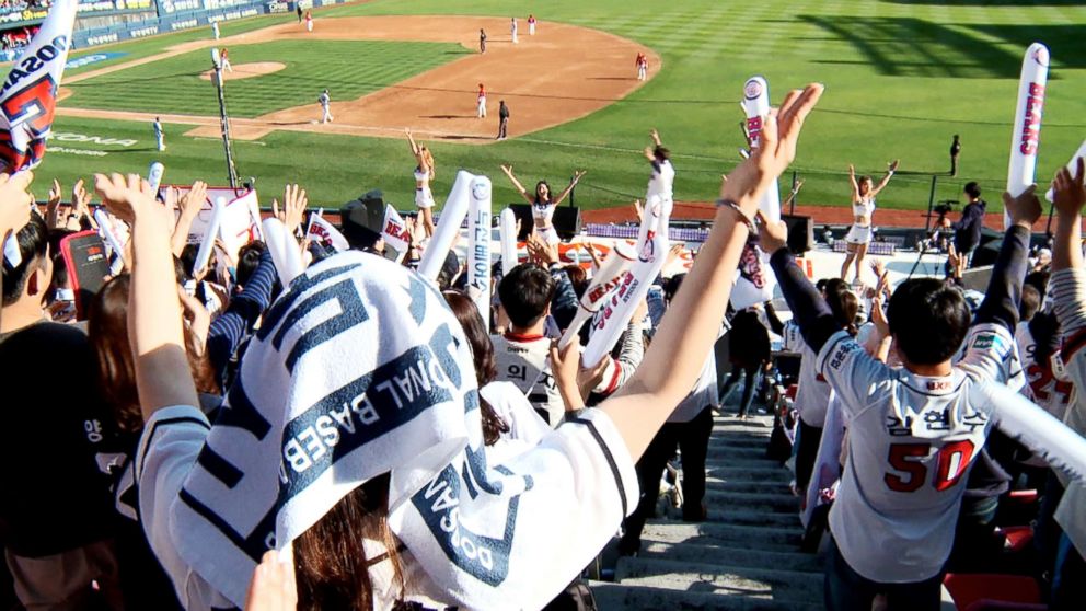 PHOTO: Korean baseball fans cheer on their favorite teams with coordinated dance moves.