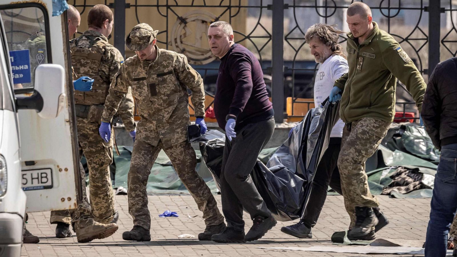 Russia-Ukraine live updates: At least 39 killed 87 injured in attack on Ukrainian train station – ABC News