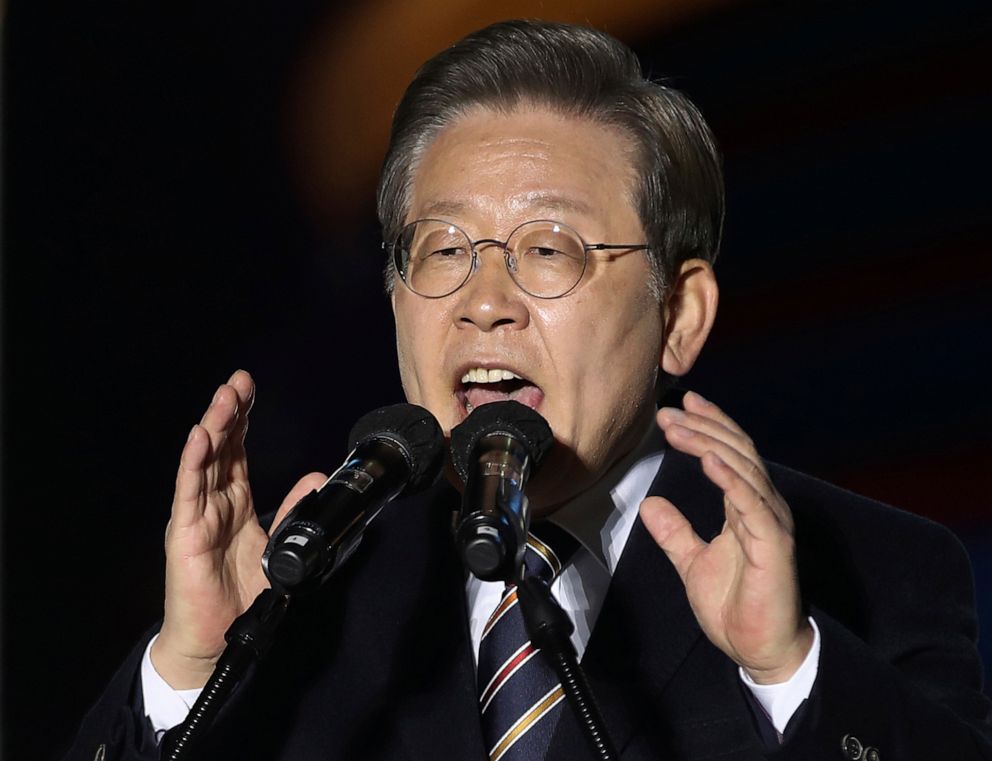 PHOTO: Lee Jae-myung, the presidential candidate of the ruling Democratic Party, speaks during a presidential election campaign in Seoul, South Korea, March 8, 2022.