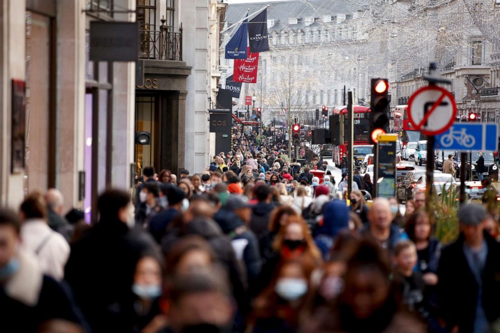 PHOTO: Shoppers, some wearing face masks to guard against COVID-19, pack Regent Street in London, Dec. 27, 2021.