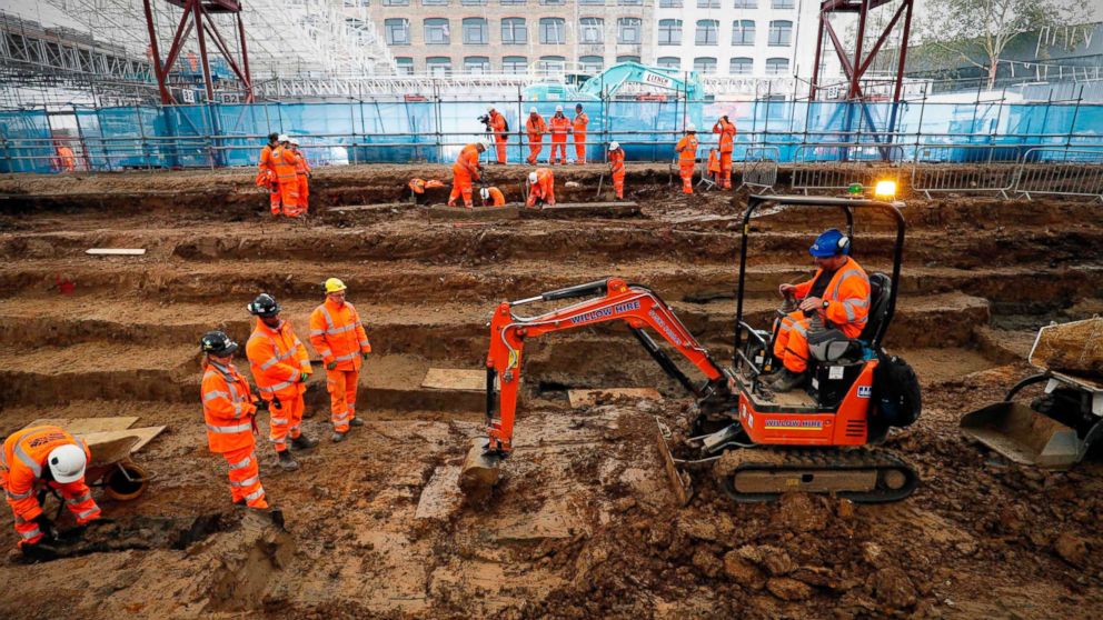 PHOTO: Field archaeologists excavate a late 18th to mid 19th century cemetery under St James Gardens near Euston train station in London, Nov. 1, 2018, as part of the HS2 high-speed rail project.