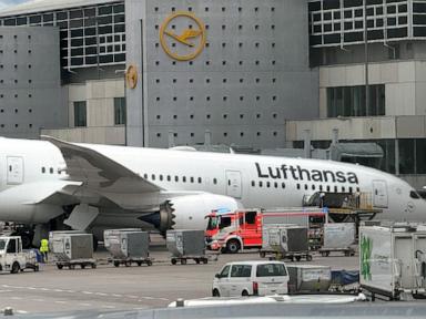 Employees injured after Boeing 787 nose gear collapses at Frankfurt Airport