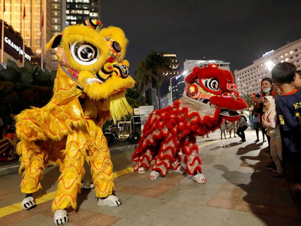 Cultural Traditions Food And Festivities Mark Lunar New Year Abc News
