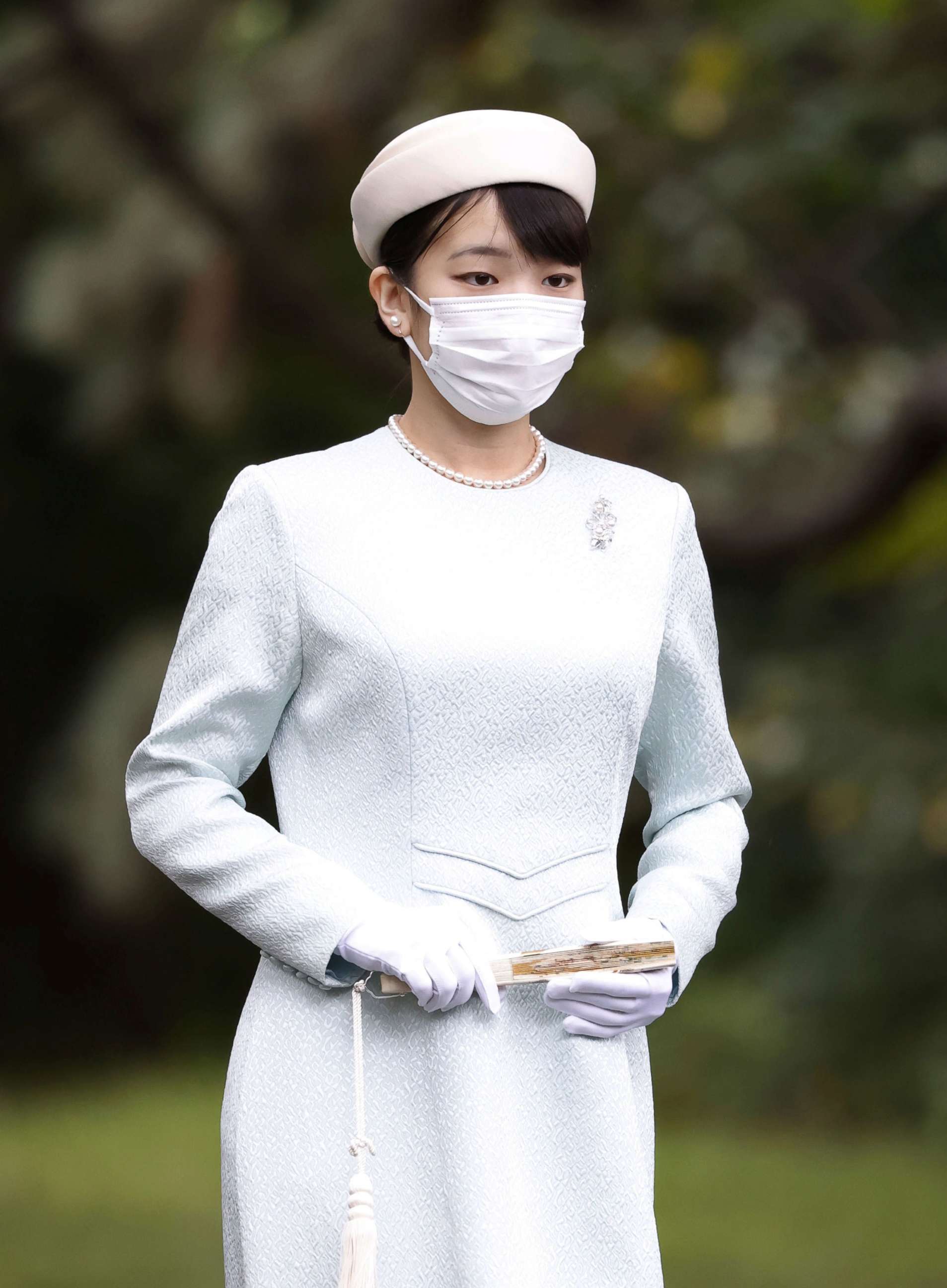 PHOTO:Japan's Princess Mako, the daughter of Crown Prince Akishino and Crown Princess Kiko, walks towards the Three Palace Sanctuaries to pray ahead of her marriage at the Imperial Palace in Tokyo, Oct. 19, 2021.