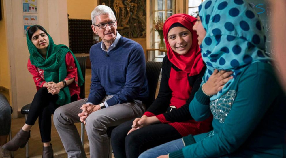 PHOTO: Activist and Nobel Peace Prize Laureate Malala Yousafz and Apple CEO Tim Cook  talks with girls from Syria during a meeting with refugees in Beirut, Lebanon, Jan. 20, 2018.