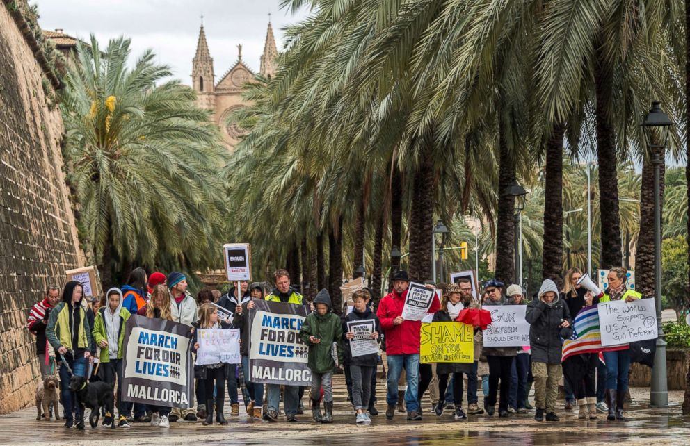 PHOTO: U.S. citizens residing in Mallorca attend the March for Our Lives rally in Palma de Mallorca, Balearic Islands, Spain, March 24, 2018.