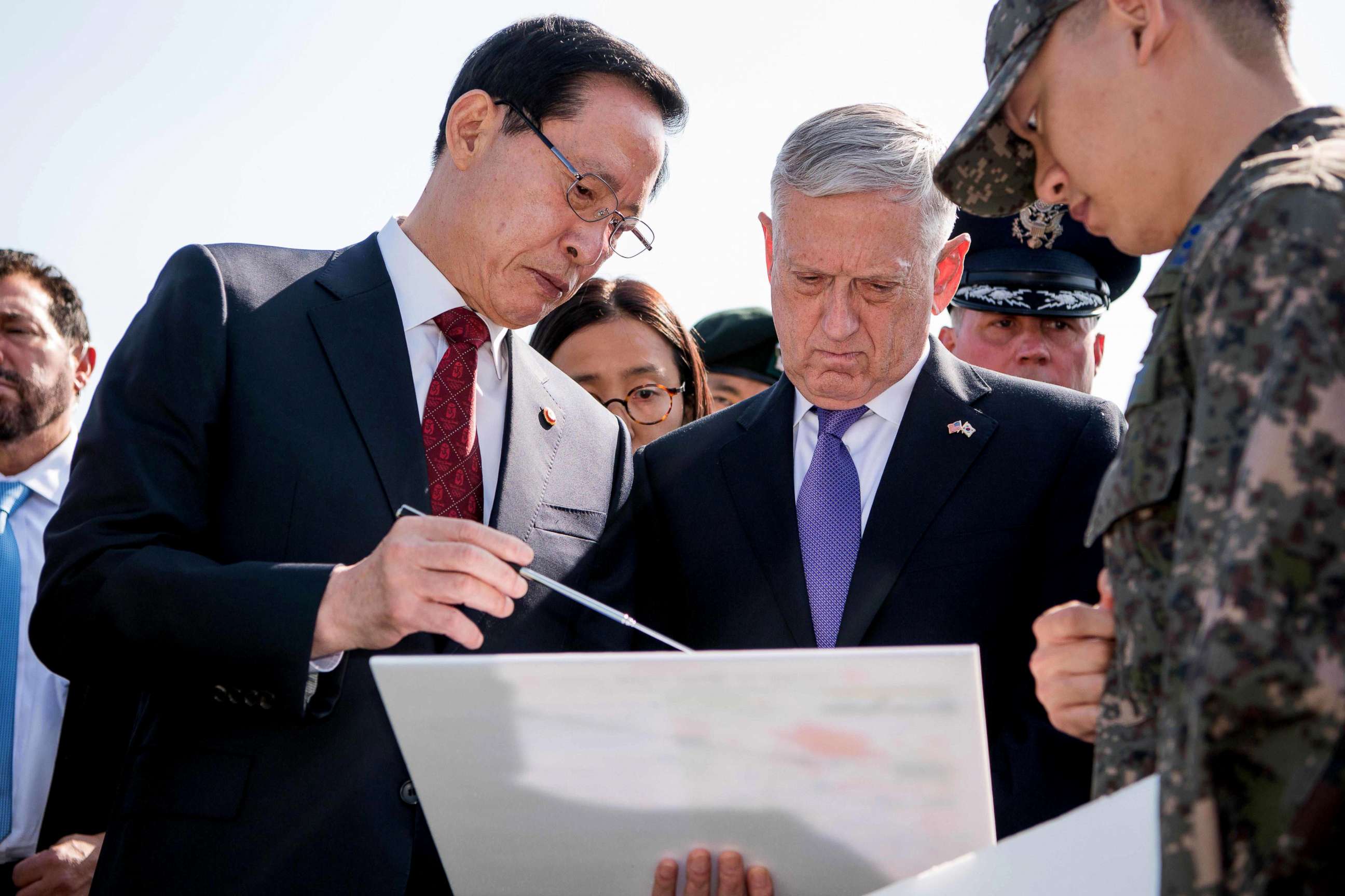 PHOTO:US Defense Secretary Jim Mattis, right, and South Korean Defense Minister Song Young-moo as they visit the Demilitarized Zone between North and South Korea, Oct. 27, 2017.