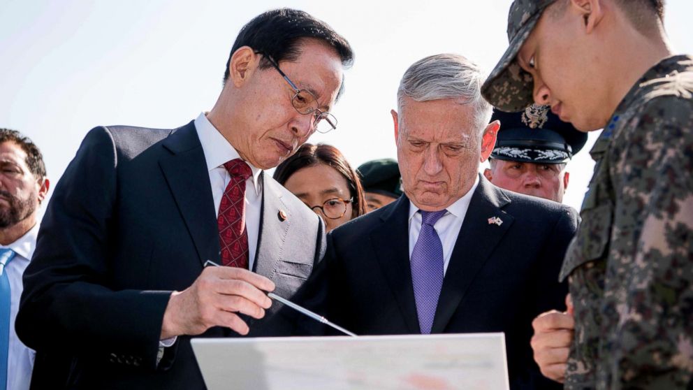 PHOTO:US Defense Secretary Jim Mattis, right, and South Korean Defense Minister Song Young-moo as they visit the Demilitarized Zone between North and South Korea, Oct. 27, 2017.